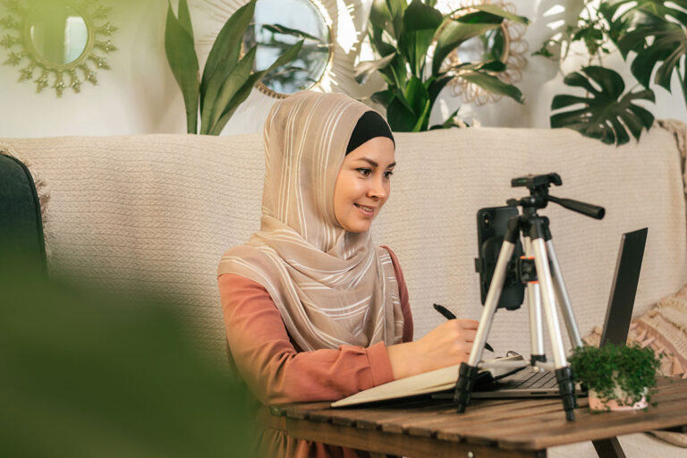Female Quran Tutor Online in UK